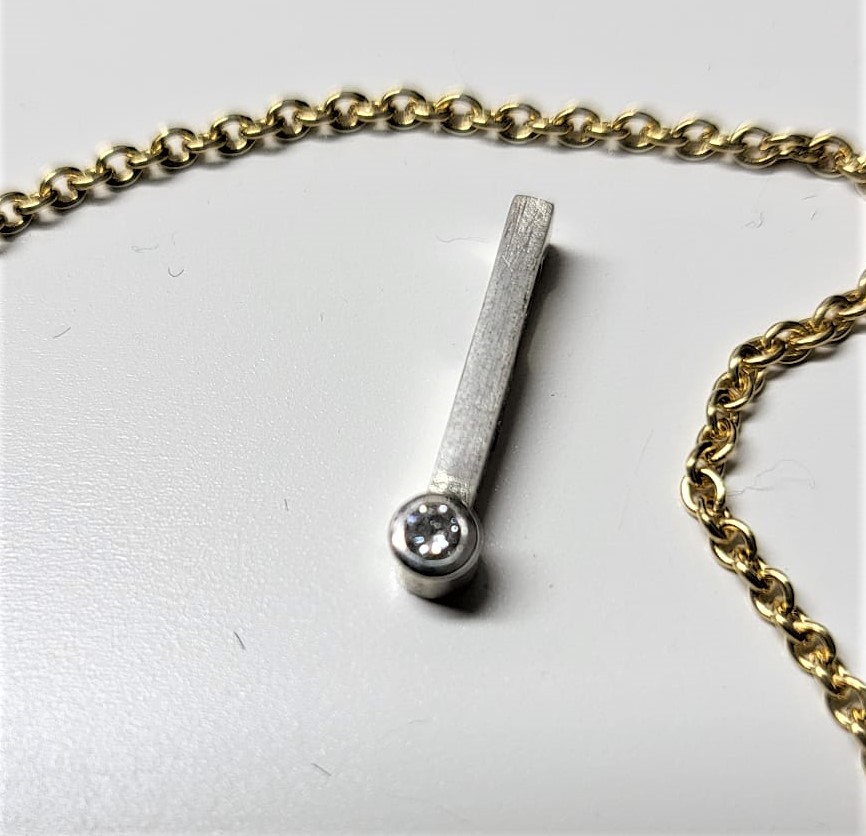 Sticks and Stones schlichter Silberanhänger mit Brillant