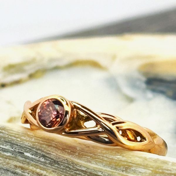 Verlobungsring Rotgold mit Diamant handgemacht (1)