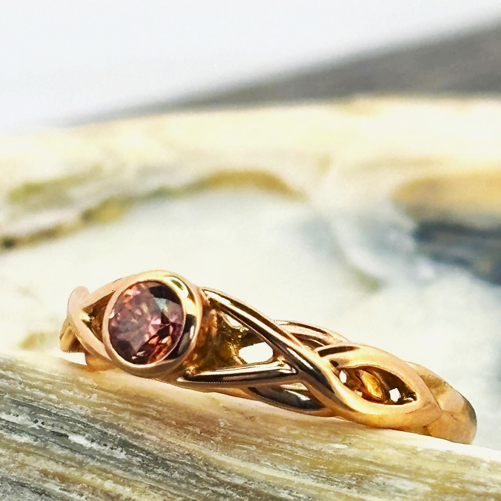 Verlobungsring Rotgold mit Diamant handgemacht (1)