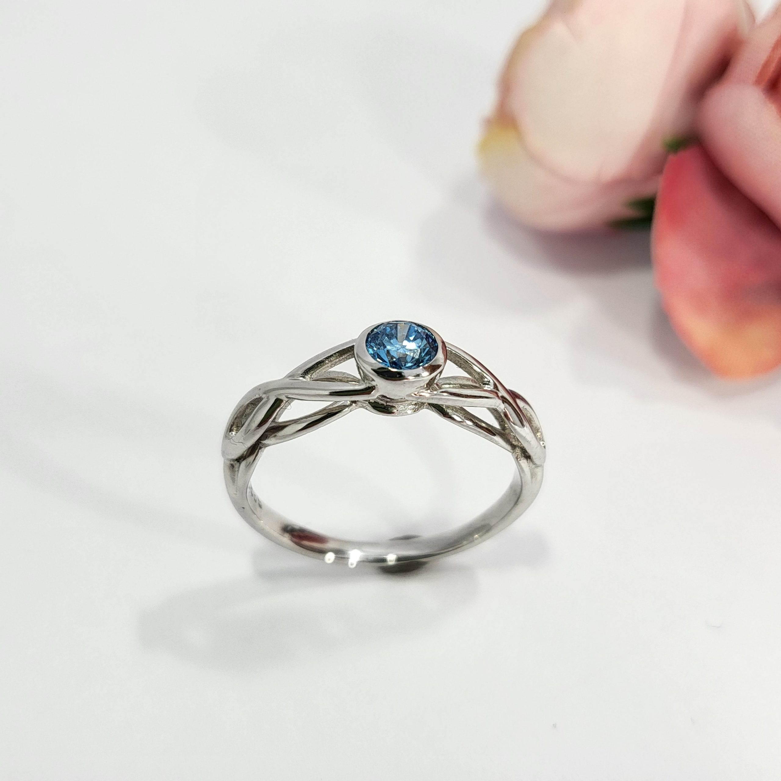 Verlobungsring Weissgold mit Diamant handgemacht (1)