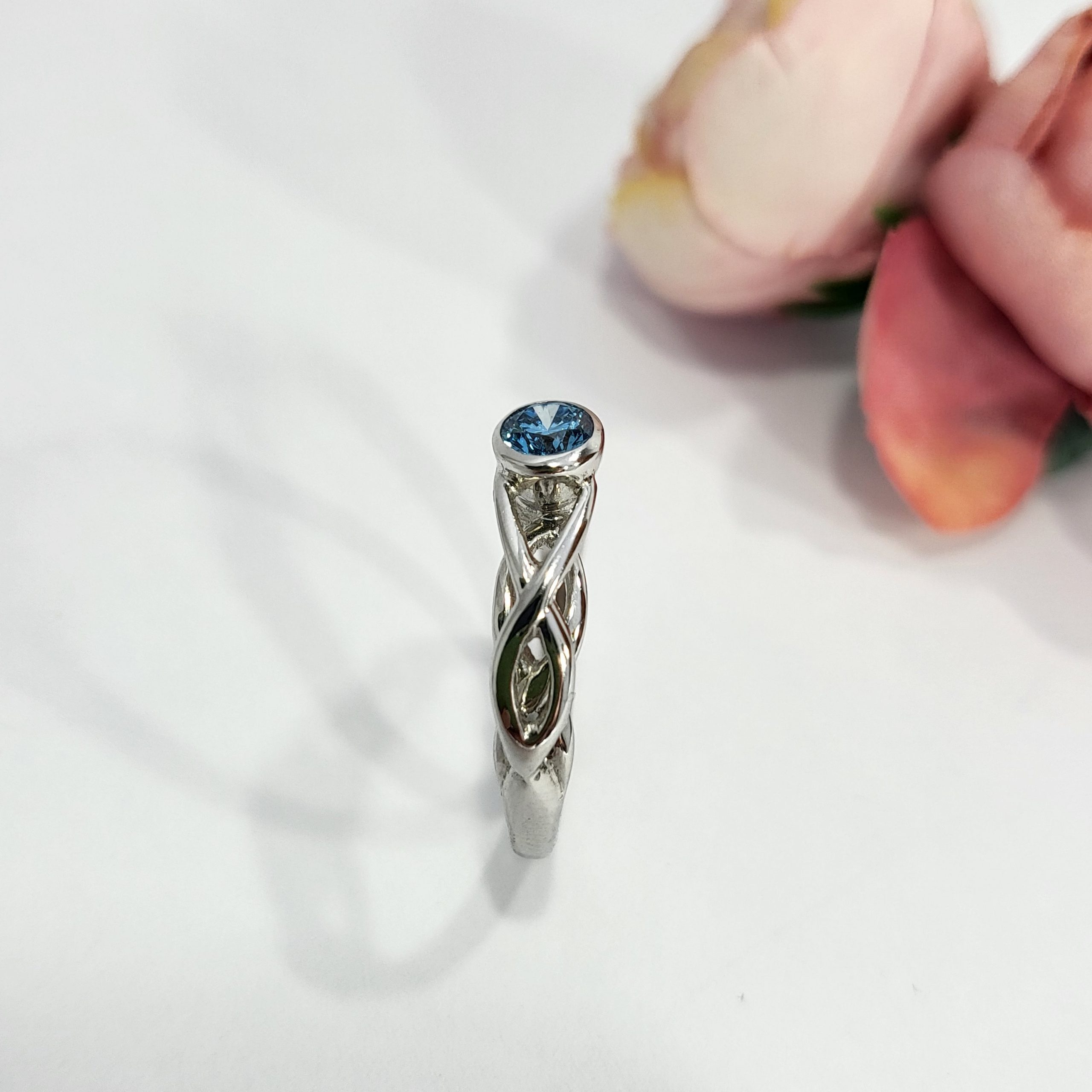 Verlobungsring Weissgold mit Diamant handgemacht (3)