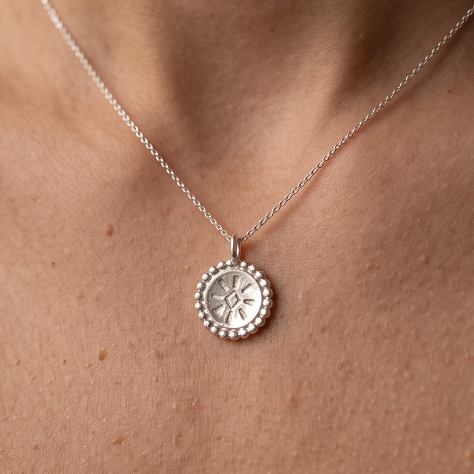 Sunny filigraner Anhänger für Kette mit Sonnenmotiv Silber (2)